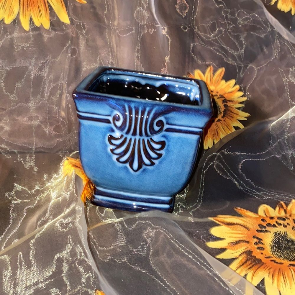 2 time blue California Pantry’s Classic ceramics. Flower pot